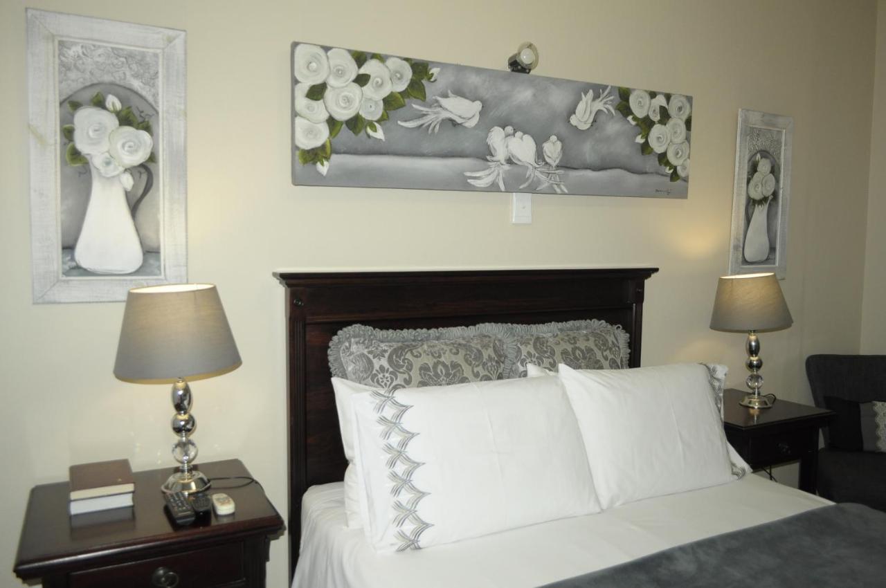 @Home Guest House Rustenburg Esterno foto