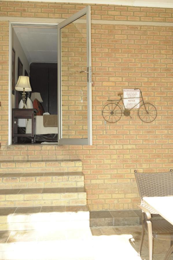 @Home Guest House Rustenburg Esterno foto