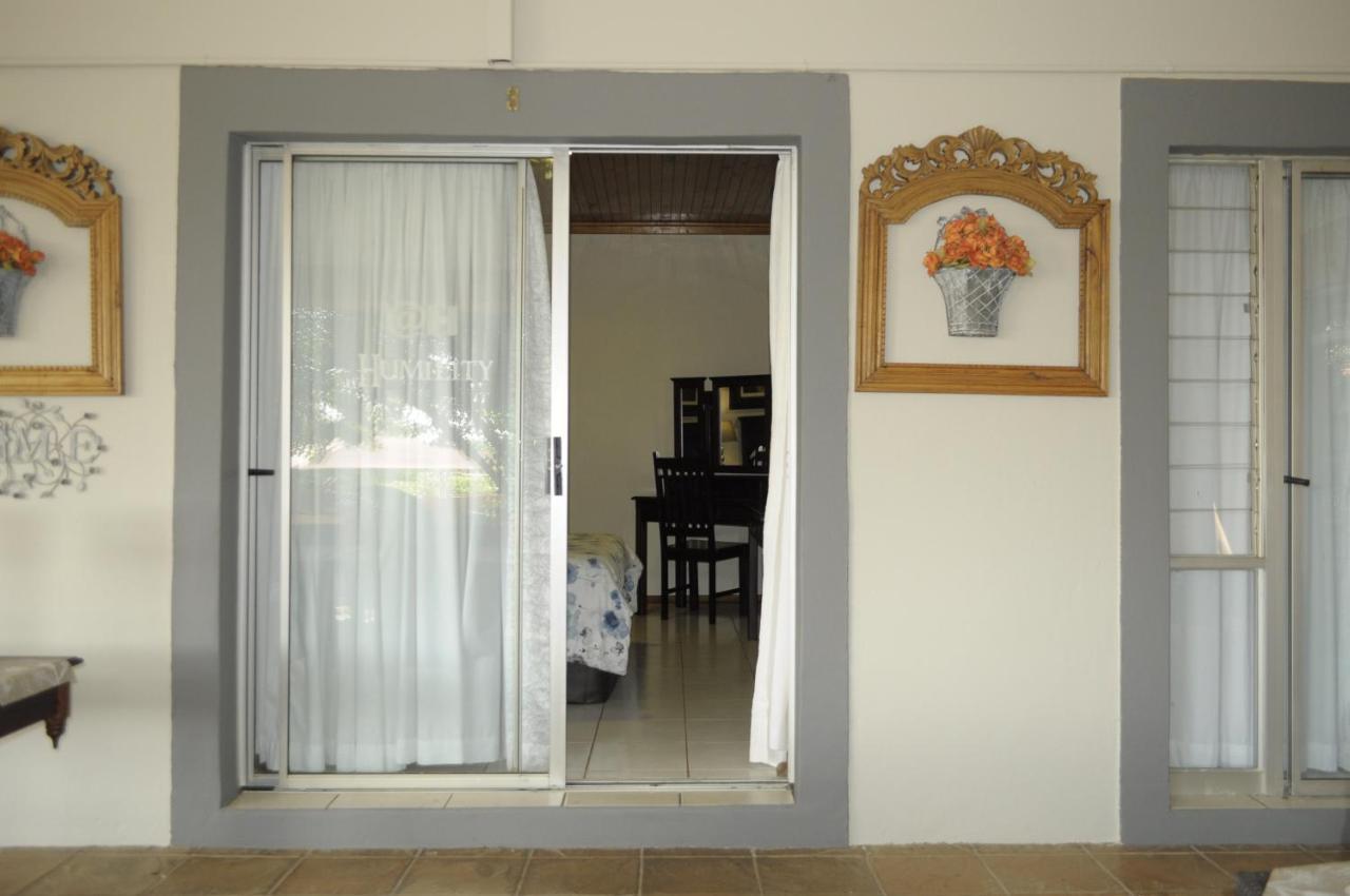 @Home Guest House Rustenburg Esterno foto