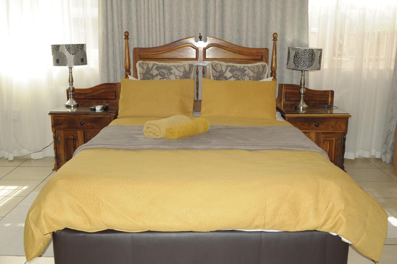 @Home Guest House Rustenburg Esterno foto