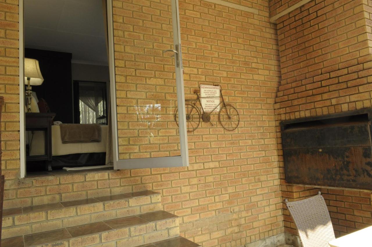 @Home Guest House Rustenburg Esterno foto