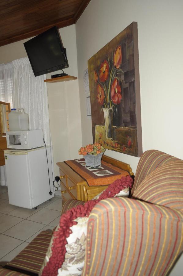 @Home Guest House Rustenburg Esterno foto