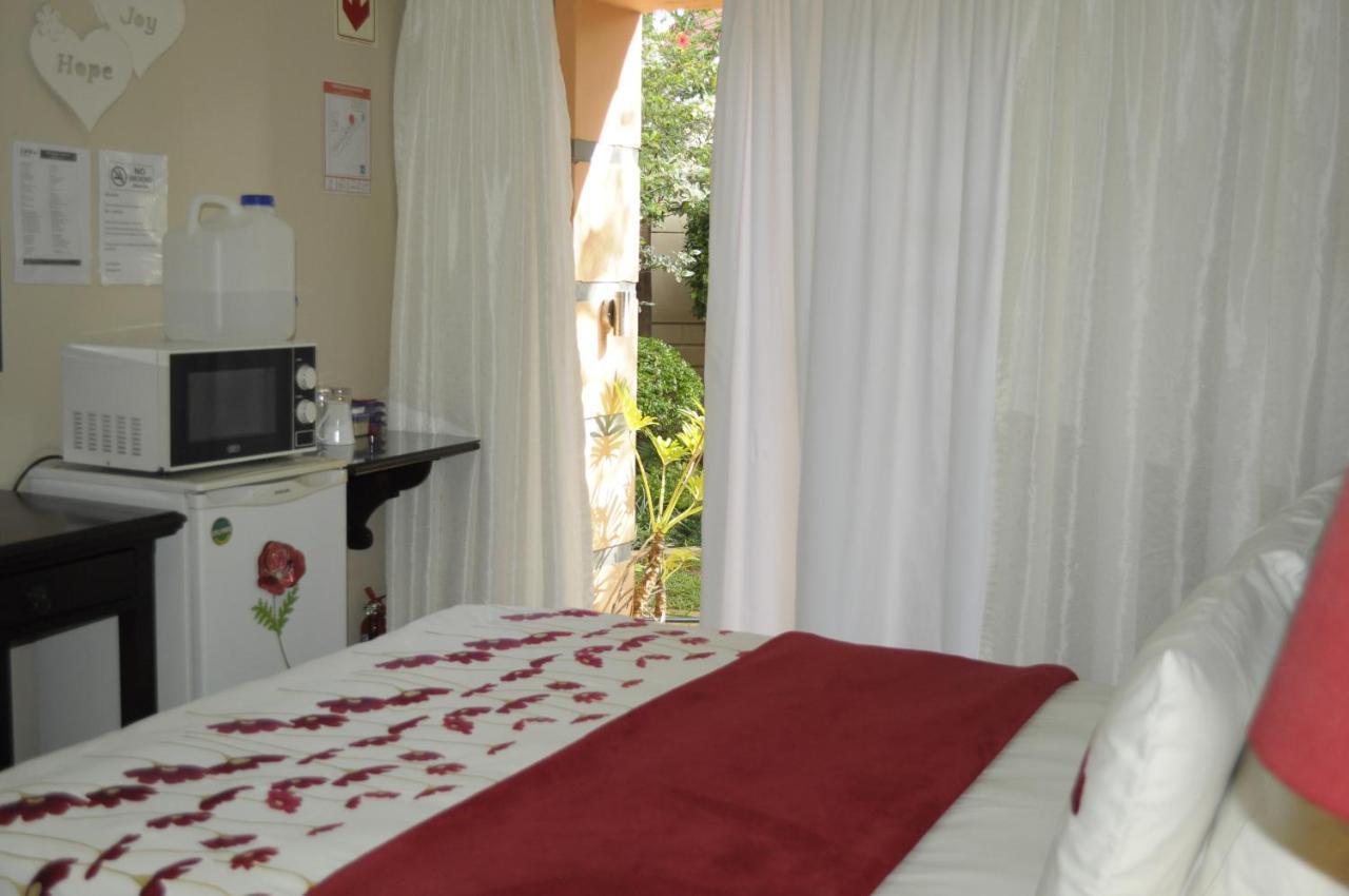 @Home Guest House Rustenburg Esterno foto
