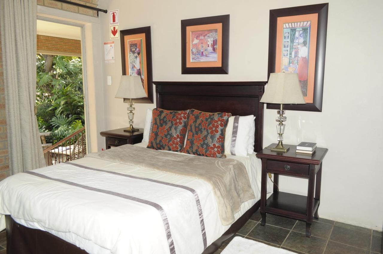 @Home Guest House Rustenburg Esterno foto