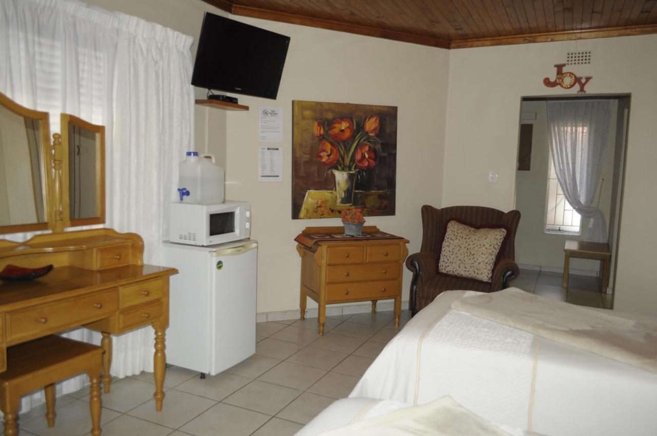 @Home Guest House Rustenburg Esterno foto