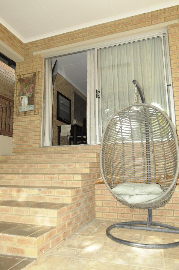 @Home Guest House Rustenburg Esterno foto