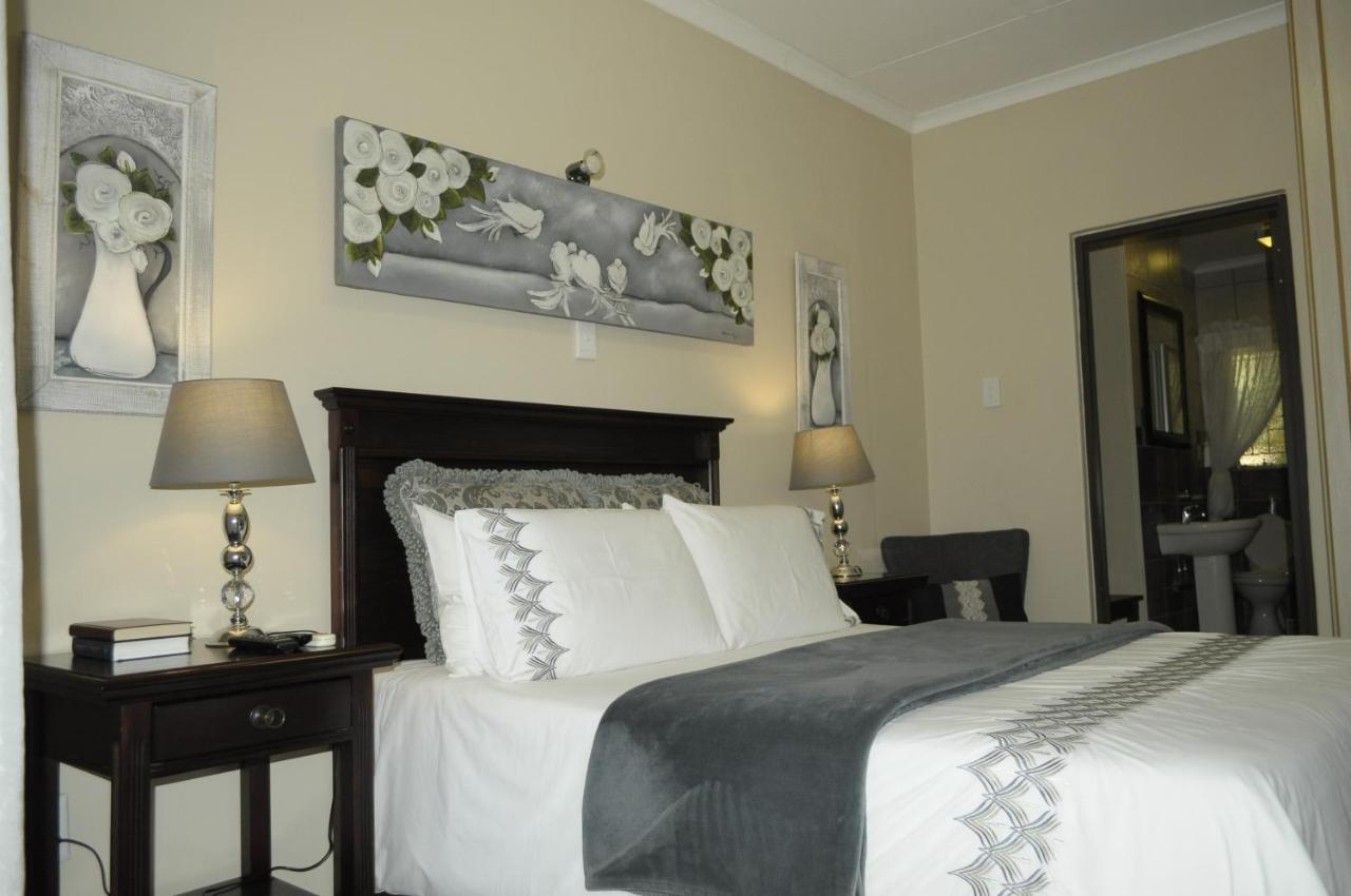 @Home Guest House Rustenburg Esterno foto