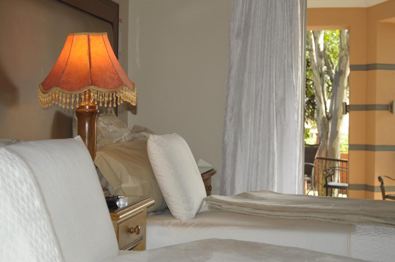 @Home Guest House Rustenburg Esterno foto