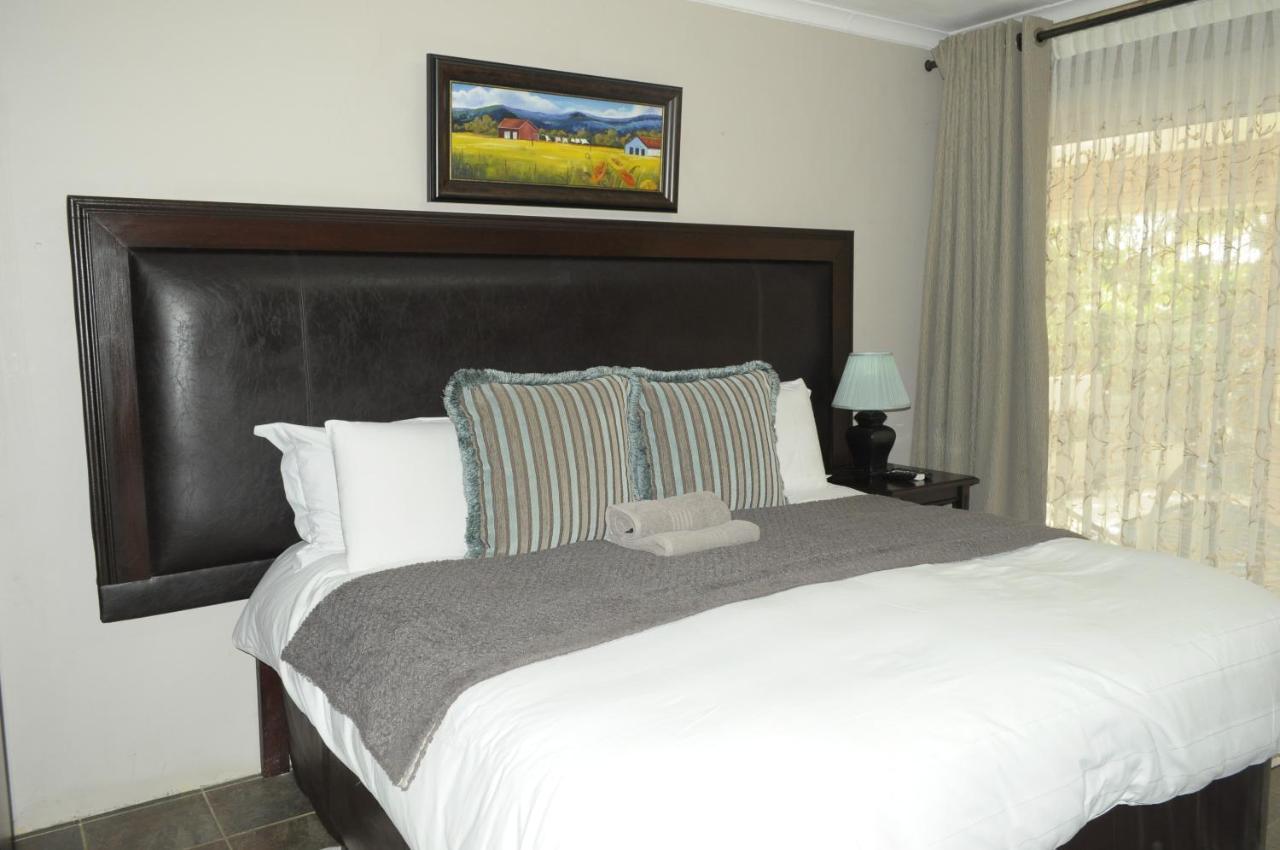 @Home Guest House Rustenburg Esterno foto