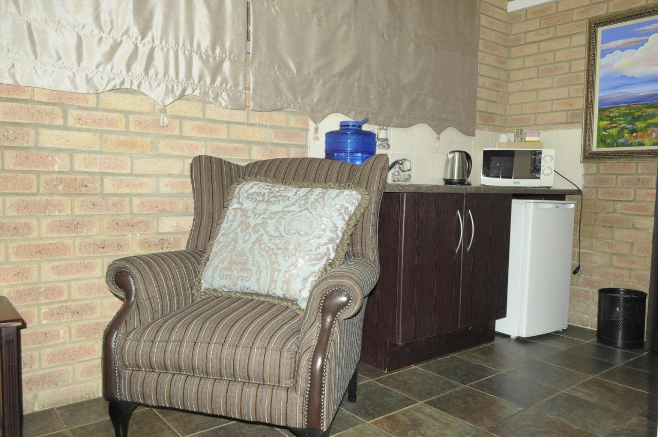 @Home Guest House Rustenburg Esterno foto