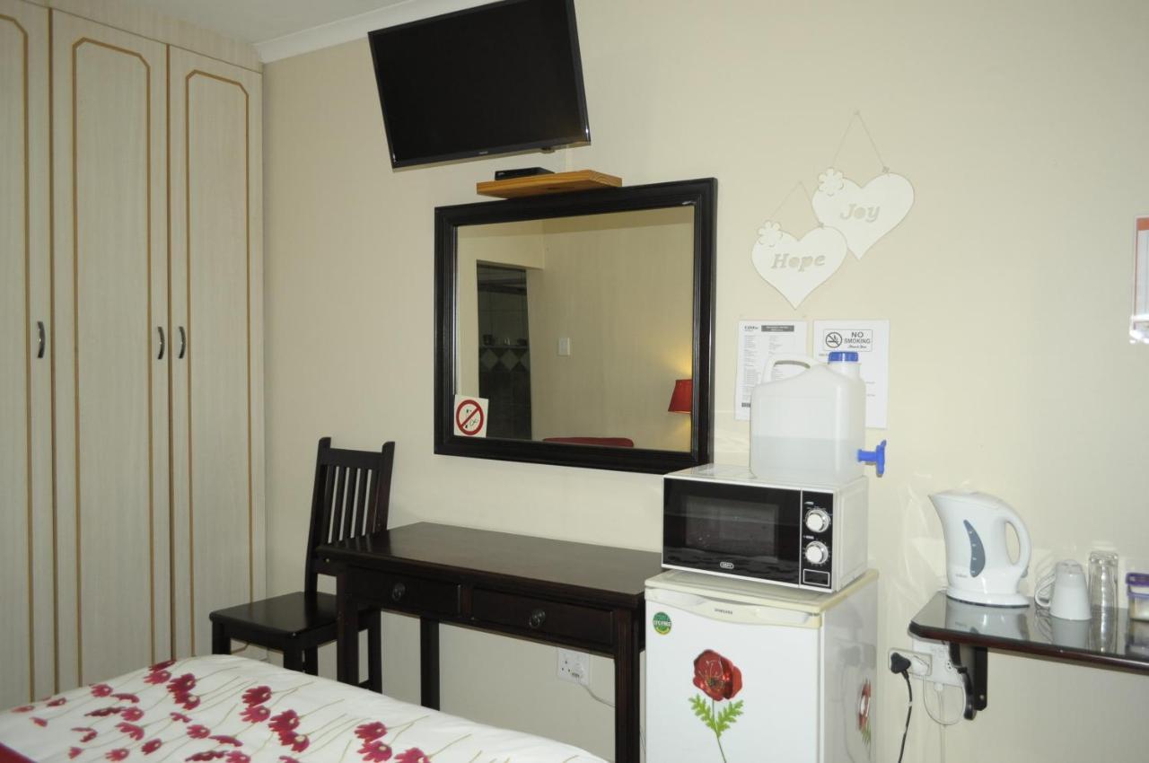 @Home Guest House Rustenburg Esterno foto