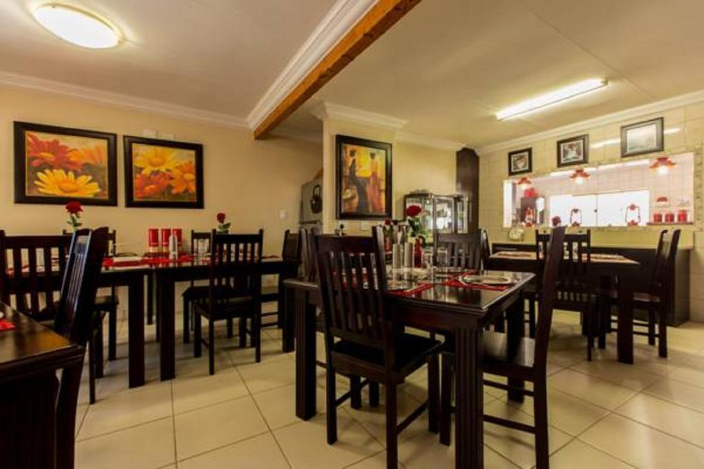 @Home Guest House Rustenburg Esterno foto