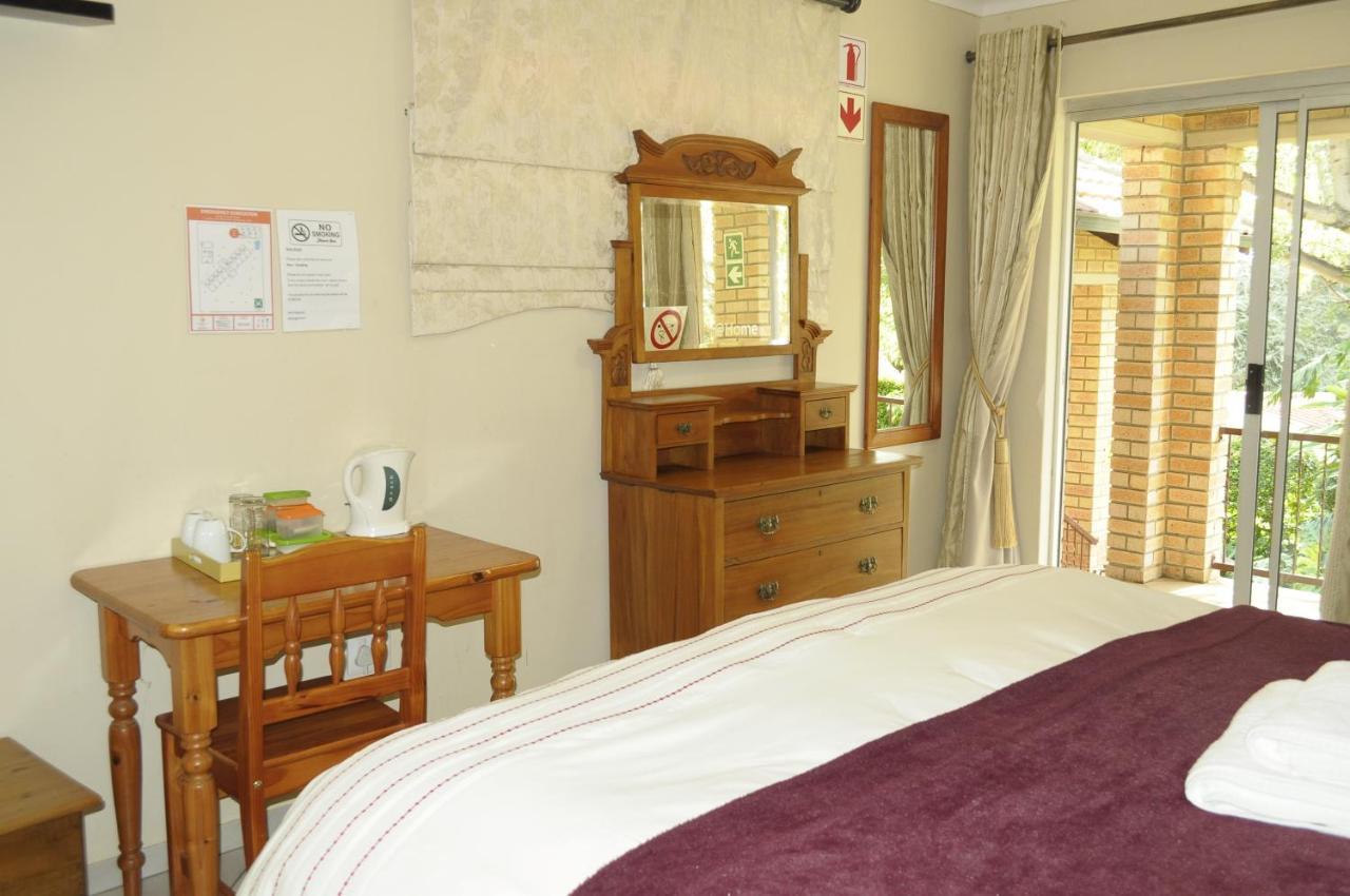 @Home Guest House Rustenburg Esterno foto