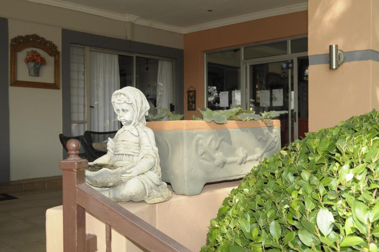 @Home Guest House Rustenburg Esterno foto