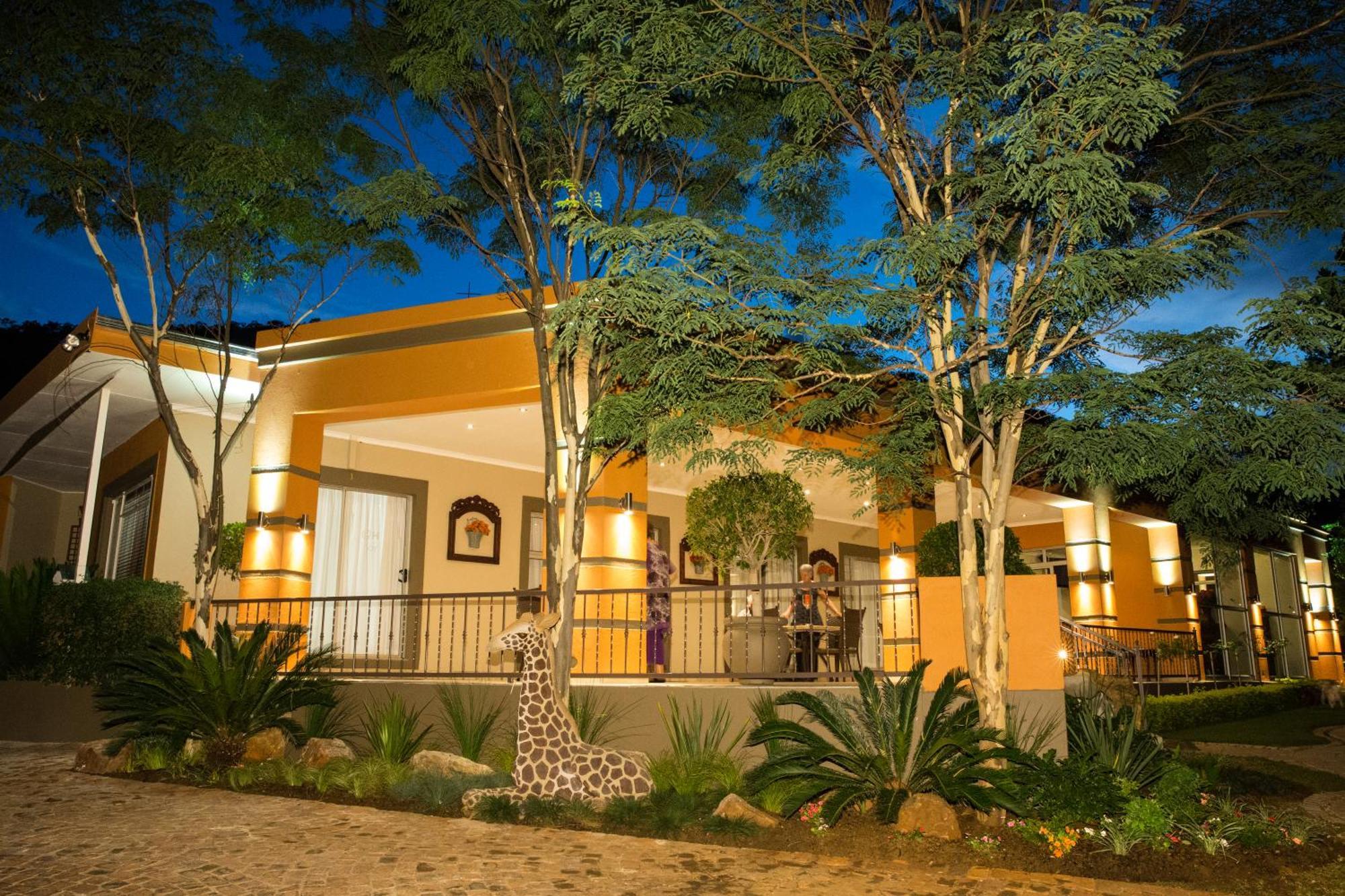 @Home Guest House Rustenburg Esterno foto