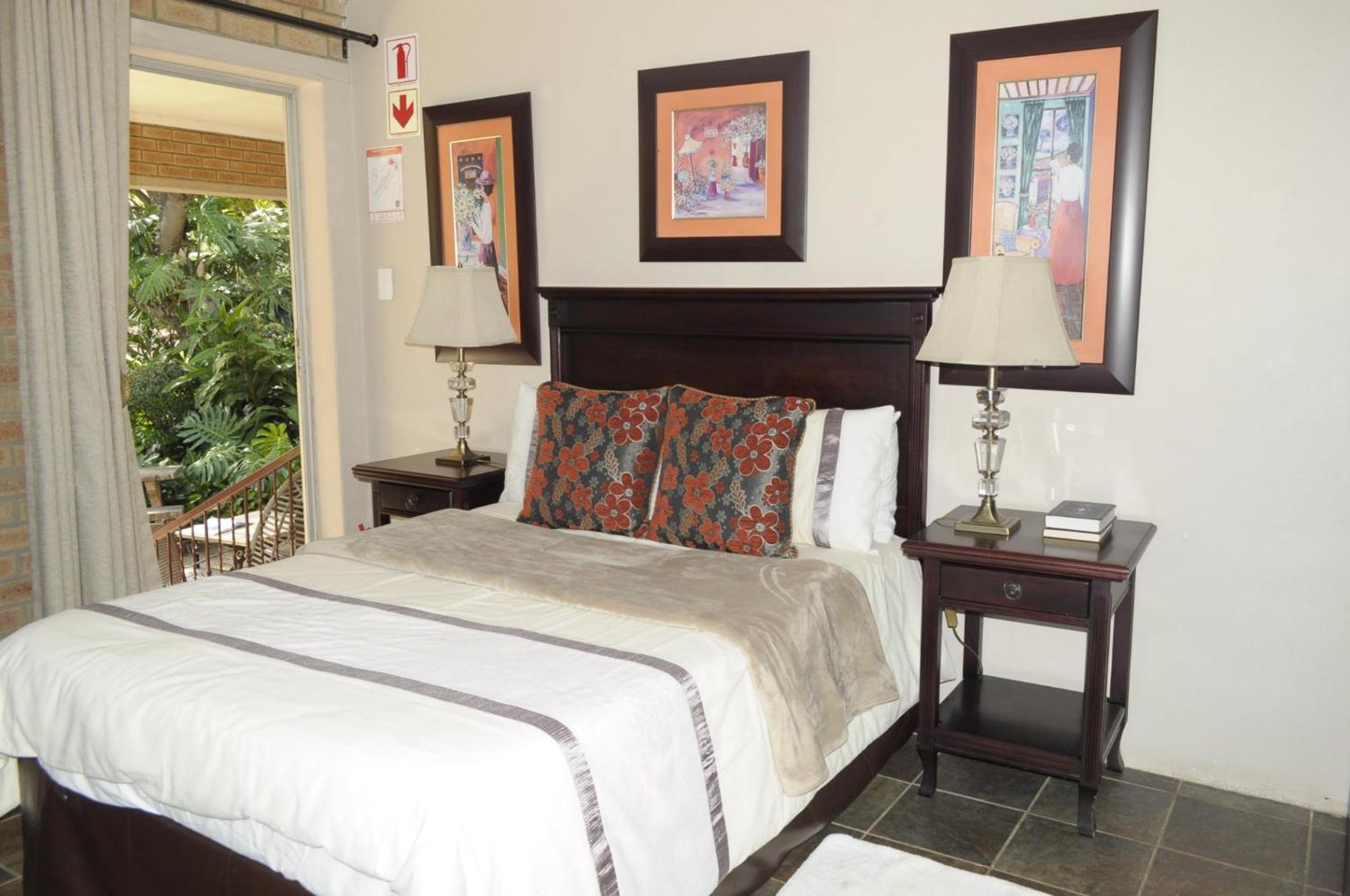 @Home Guest House Rustenburg Esterno foto