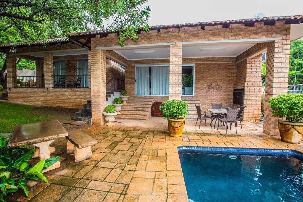 @Home Guest House Rustenburg Esterno foto